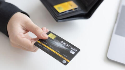 Trước khi làm chiếc thẻ tín dụng đầu tiên: Đây là 4 loại thẻ có mức phí thường niên mềm nhất dành cho người mới đi làm