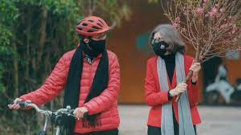 Đại sứ 'Nhóm G4' tại Việt Nam tự lái xe đi chúc Tết