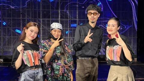 Đen Vâu và Hoàng Thuỳ Linh chung khung hình ở hậu trường, để lộ chi tiết gây chú ý giữa tin đồn cưới xin