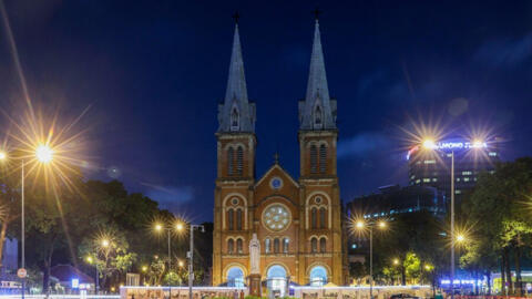 Chùa, nhà thờ TP.HCM cùng đánh chuông, tàu thuyền kéo còi trong đêm tưởng niệm đồng bào mất vì Covid-19