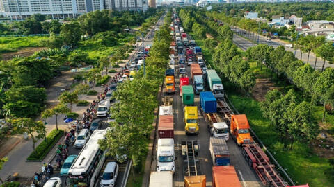 "Giá xăng tăng như cú knock out khiến doanh nghiệp vận tải không thể gượng nổi"