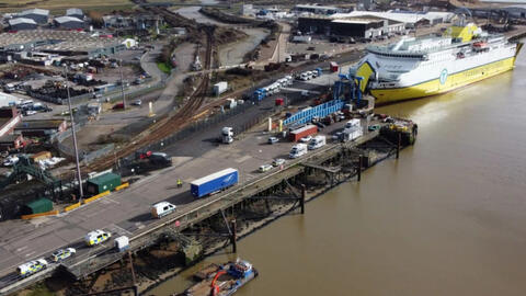 Xác minh thông tin 'phát hiện 7 người Việt Nam trong thùng xe tải ở Anh'