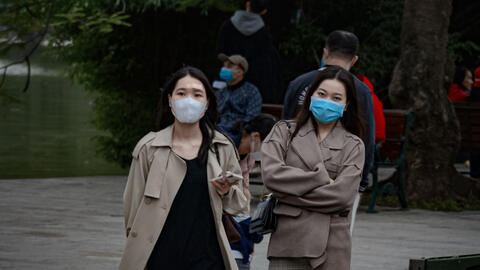 Người dân Hà Nội đón gió lạnh đầu mùa