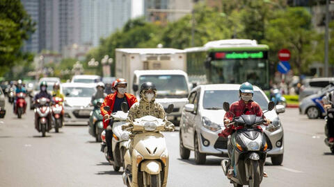 Hà Nội hứng chịu 3 ngày nắng nóng cao điểm với nhiệt độ lên đến 39 độ C