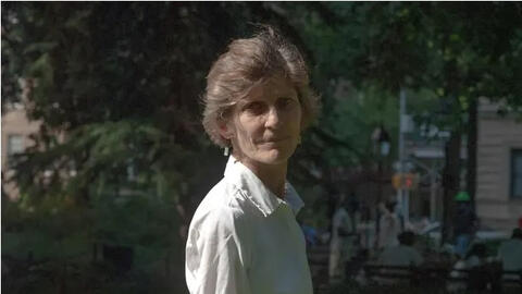 Elena Ferrante và hành trình đi tìm nữ quyền của những cô gái Ý bé nhỏ hậu Thế chiến