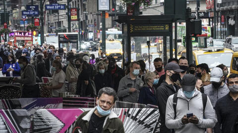 Cử tri xếp thành hàng dài để tham gia bầu cử tại New York