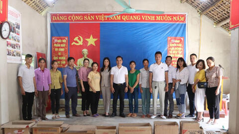 Hội liên hiệp Phụ nữ Yên Bái trao quà hỗ trợ hộ nghèo có hoàn cảnh đặc biệt khó khăn tại Lục Yên