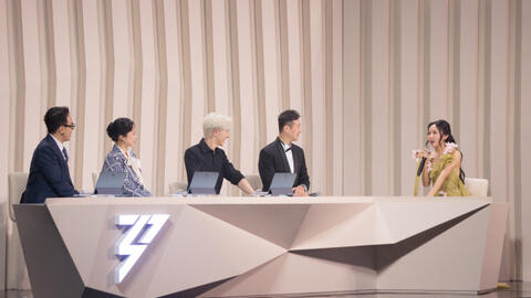 Netizen tranh cãi về 3 vị cố vấn show Đạp gió: Chưa đủ trình để đánh giá cả 30 chị đẹp