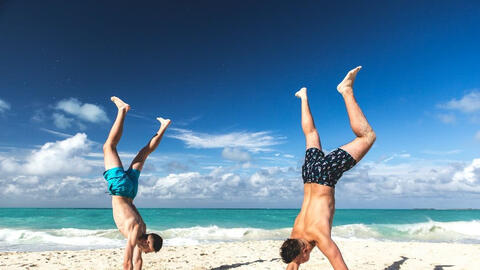 'Trồng chuối' mỗi ngày giúp bạn ngủ ngon hơn