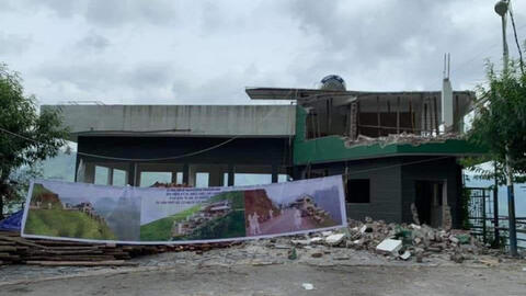 Mã Pì Lèng Panorama đang được phá dỡ một phần