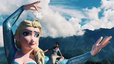 Cưỡng chế tháo dỡ Nữ hoàng băng giá Elsa ở Sapa