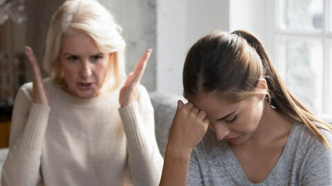 Gửi con cho mẹ chồng chăm giúp để đi du lịch thì bị từ chối, nàng dâu 8X lên TikTok "bóc phốt" khiến dân mạng tranh cãi kịch liệt