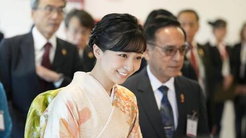 Công chúa "xinh đẹp nhất Nhật Bản" một mình xuất hiện trong chuyến công du nước ngoài, được khen hết lời bởi chi tiết cực tinh tế