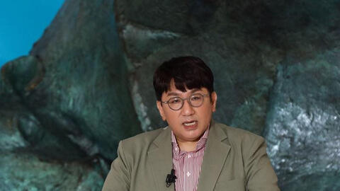 Tỷ phú đứng sau nhóm nhạc BTS giàu lên gấp đôi chỉ sau vài tháng