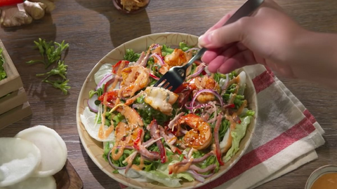 Món ngon mỗi ngày: Salad hoa lý tôm xá xíu