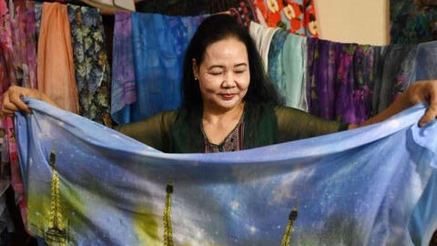 Nữ nghệ sĩ Việt thành công với những sáng tạo từ tranh vải