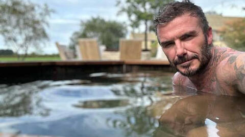 David Beckham thực hiện liệu pháp chăm sóc cơ thể đặc biệt tại căn hộ 380 tỷ, bà xã có bình luận đáng chú ý