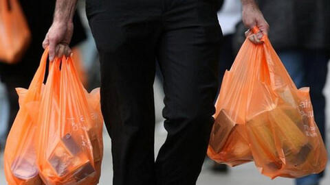Nhật Bản sẽ tính phí túi nilon từ năm 2020