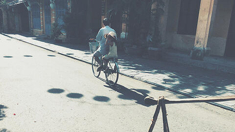 Tôi tìm tôi trong những niềm vui