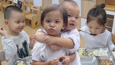 Mỗi năm Hồ Ngọc Hà mất hàng trăm triệu đóng học phí cho con và đây là những món Lisa và Leon được ăn tại trường