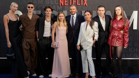 Khung hình quyền lực của nhà Beckham: Ai nấy visual ngập tràn, “công chúa út" Harper diện outfit từng gây tranh cãi