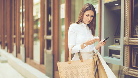 4 lầm tưởng về tiền bạc khiến bạn không thể giàu nổi