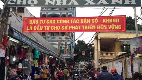 Trải nghiệm ác mộng đi chợ ở Hà Nội: Bị hành hung, đốt vía, "quay xe"