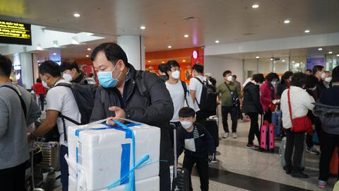 Khách Trung Quốc ở sân bay Nội Bài từ chối lên máy bay vì có người Vũ Hán đi cùng