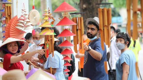 Bùng nổ’ sự kiện kỳ nghỉ ‘vàng’: Các địa phương ‘siết’ nạn chặt chém