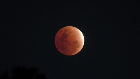 Những hình ảnh ấn tượng về kỳ nguyệt thực dài nhất trong vòng 580 năm