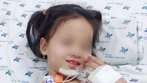 Bé gái 7 tuổi bỗng liệt tứ chi vì hội chứng thần kinh hiếm gặp