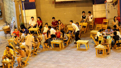 Hà Nội và TPHCM tạm dừng các hoạt động không thiết yếu để phòng dịch