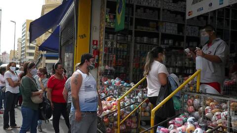 Bất chấp dịch COVID-19 lây lan nhanh, tâm dịch ở Brazil mở cửa lại