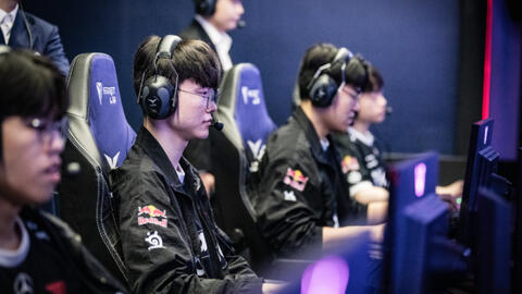 T1 tiếp tục trắng tay, fan lại có thái độ hoàn toàn trái ngược với lẽ thường