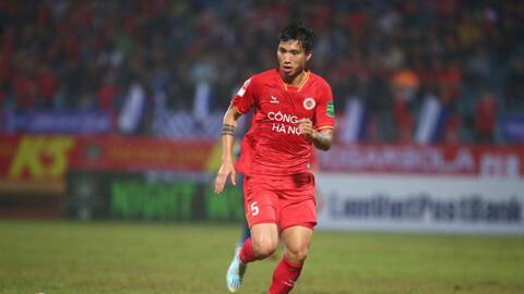 Nhiệm vụ lớn sắp bắt đầu, HLV Troussier lại nhận tin kém vui từ Đoàn Văn Hậu