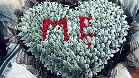 Quà 8/3: Hoa kết từ tiền giá vài chục đến cả trăm triệu đồng vẫn được nhiều người đặt hàng
