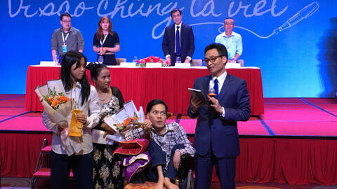 Phó Thủ tướng Vũ Đức Đam đối thoại với nhà văn trẻ