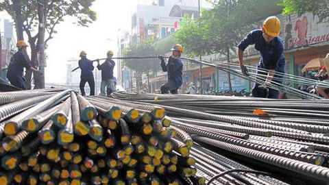 Thép, xi măng lại bất ngờ tăng giá phi mã