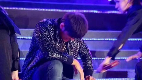 Châu Kiệt Luân gặp sự cố sân khấu nghiêm trọng, vẫn gắng gượng diễn bù đắp cho khán giả xứng đáng điểm 10!