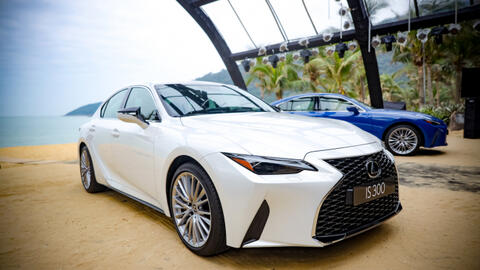 Lexus IS 2021 ra mắt : Xe cho phụ nữ thích “lạ” và “mạnh”