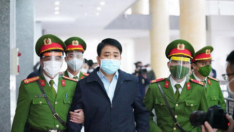 Bị cáo Nguyễn Đức Chung lĩnh 8 năm tù, phải bồi thường 25 tỷ trong vụ mua Redoxy 3C