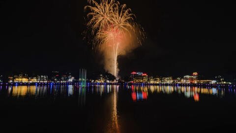 Người dân cả nước tưng bừng đón Tết Nguyên đán 2023