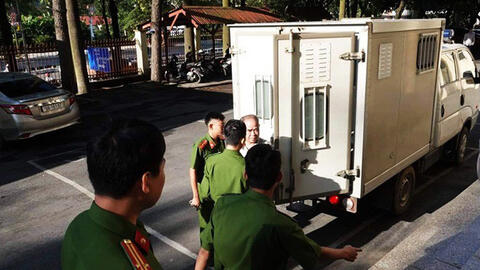 8 năm tù cho hiệu trưởng dâm ô nhiều nam sinh