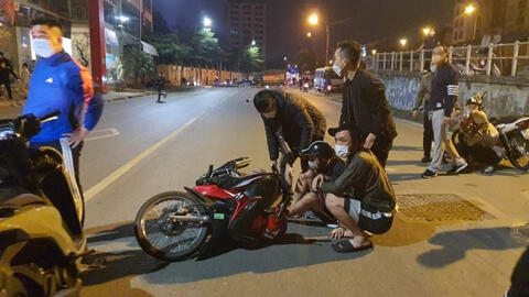 Hơn chục thanh niên choai choai khiến nhiều người đi đêm ở Hà Nội khiếp sợ