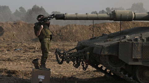 Xe tăng, pháo xếp hàng dài ở biên giới chỉ chờ quân lệnh, vì sao Israel vẫn chưa xuất kích trên bộ vào Gaza?