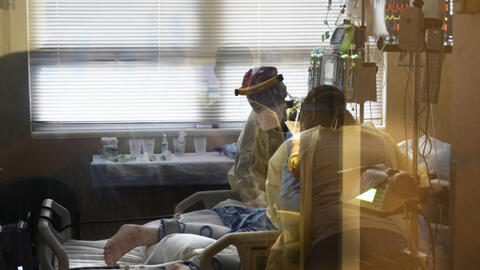 Chuyên gia tranh luận việc đếm ca mắc COVID-19 trong làn sóng Omicron