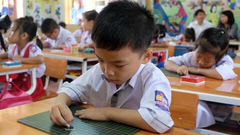 Giáo viên than phiền phải "vật lộn" với chương trình dạy lớp 1