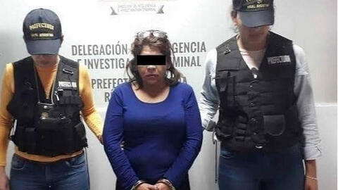 Vợ đâm chồng khi thấy bức ảnh chụp mình và chồng ngày trẻ