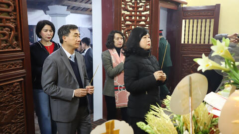 Dâng hương tưởng niệm ngày viên tịch của Đại danh y Hải Thượng Lãn Ông Lê Hữu Trác