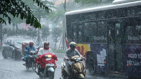 Phía Đông Bắc Bộ và Thủ đô Hà Nội có mưa rào và dông vài nơi